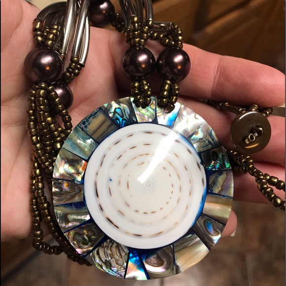 2 FOR $20 ITEM
138. Beautiful Shell Disc Necklace HANDMADE - Picture 6 of 8